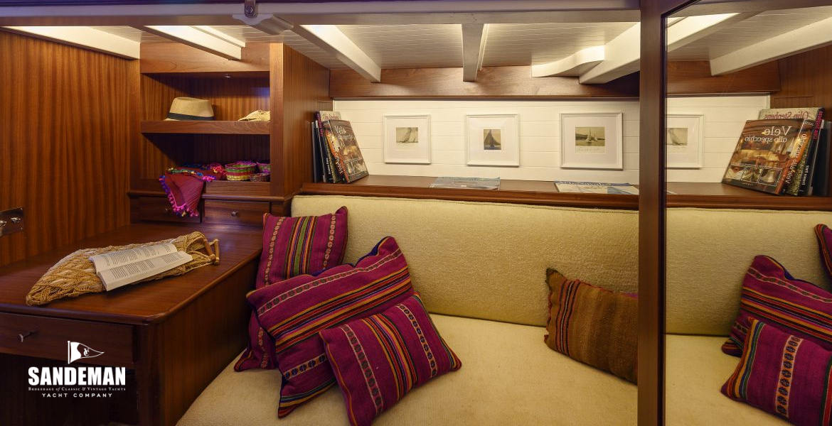 OWNER'S CABIN V TO STBD