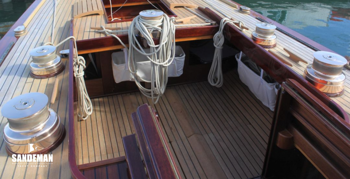 Cockpit v aft