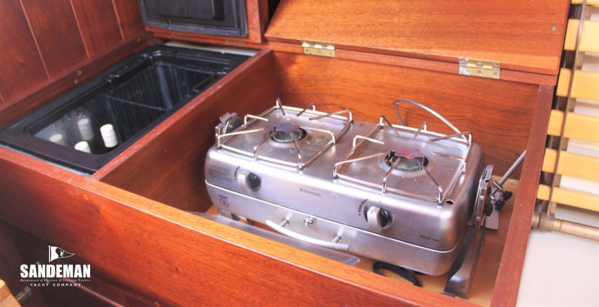 Galley v to port
