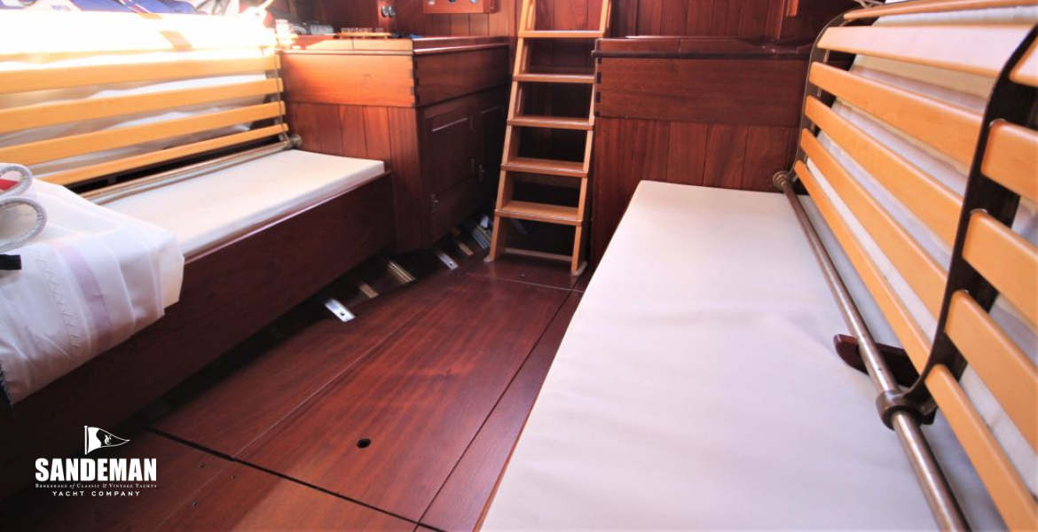 Saloon v aft