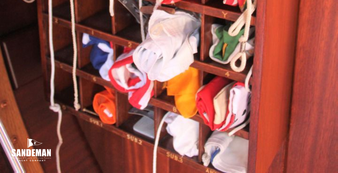 Flag pigeon holes