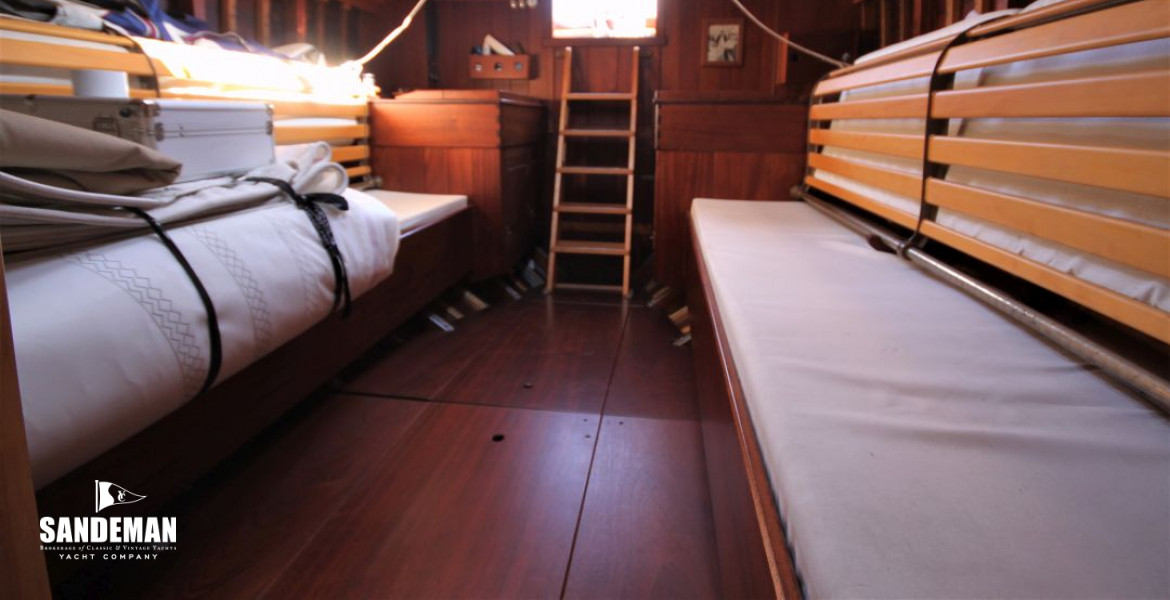 Saloon v aft
