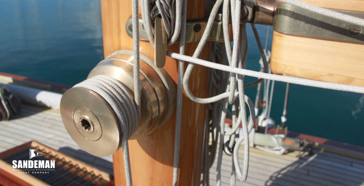 Halyard winch and gooseneck details