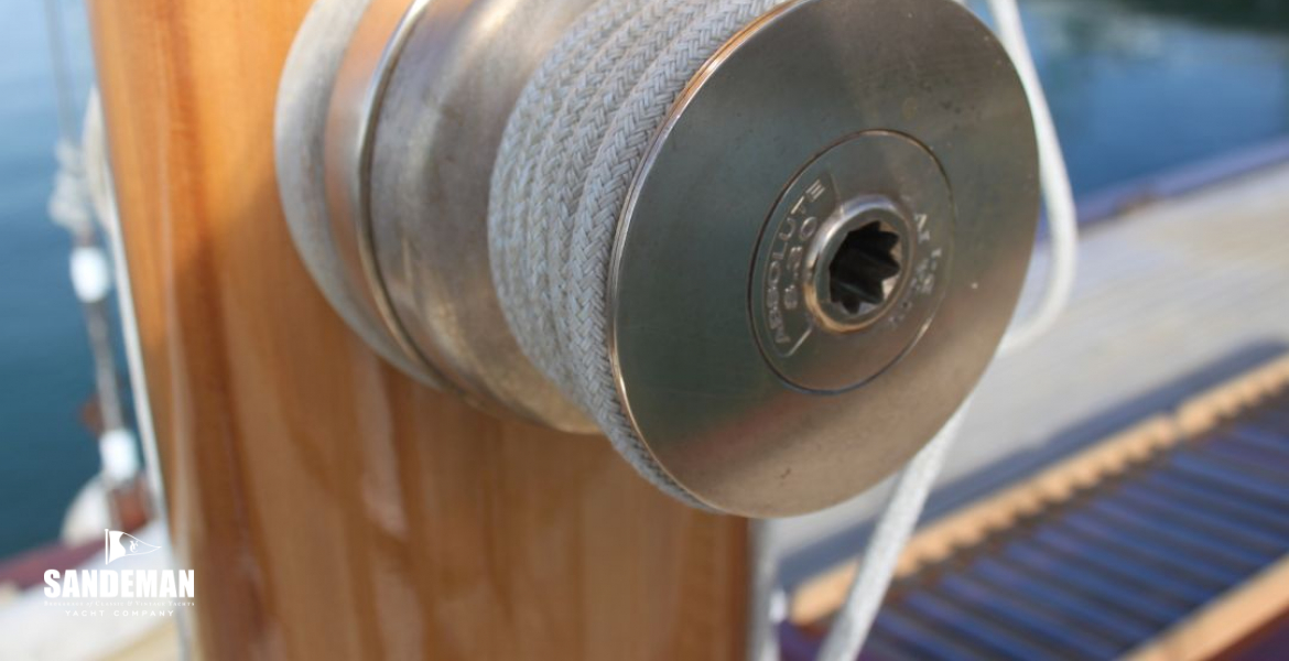 Halyard winch