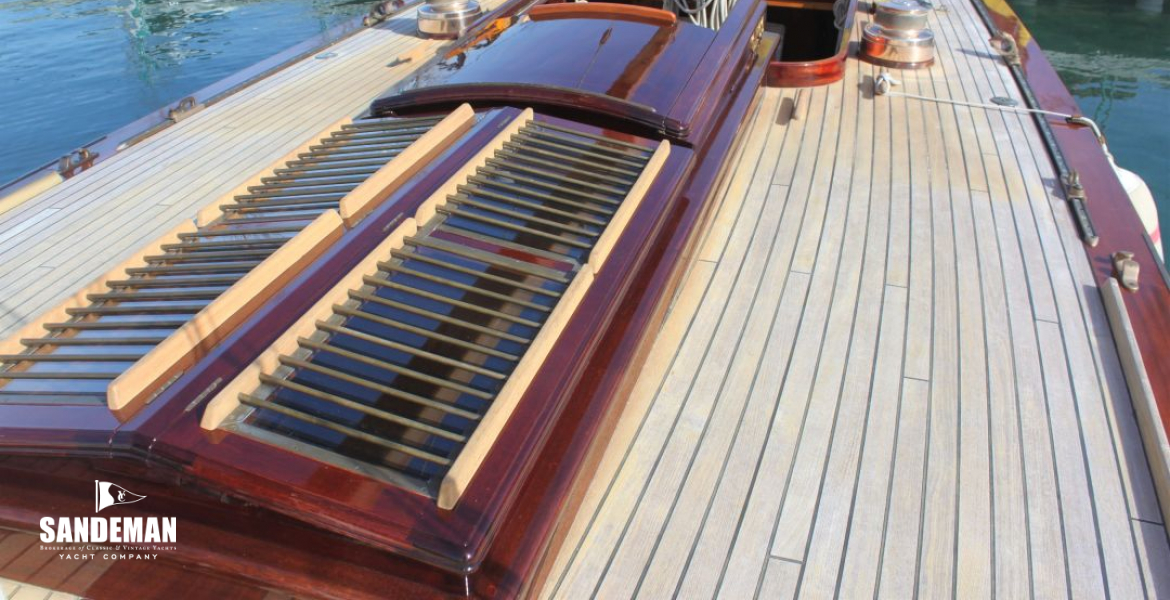 Mid deck v aft
