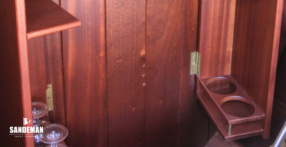 Glasses locker