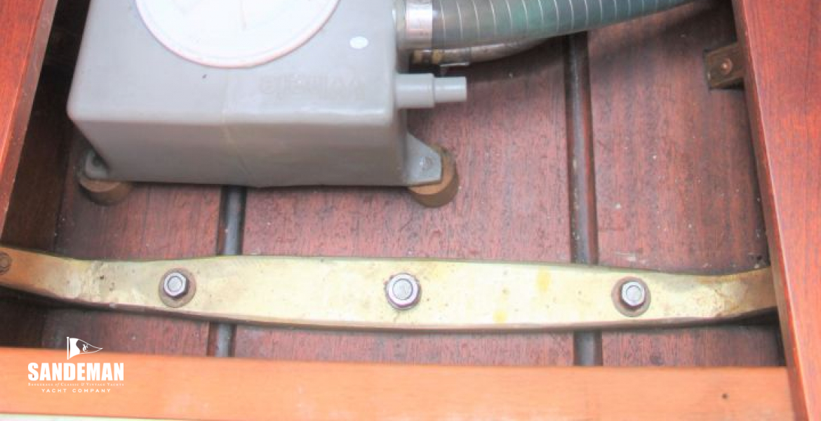Under saloon sole structure - grey w. sump tank - lifting eye