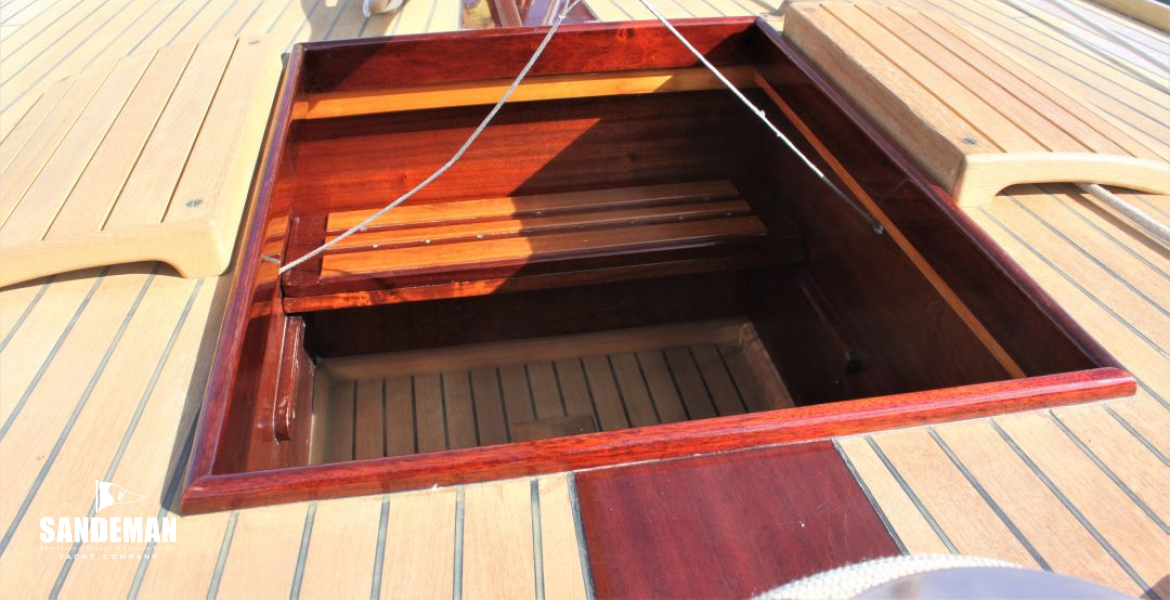 Steering cockpit v aft - footrest/ step