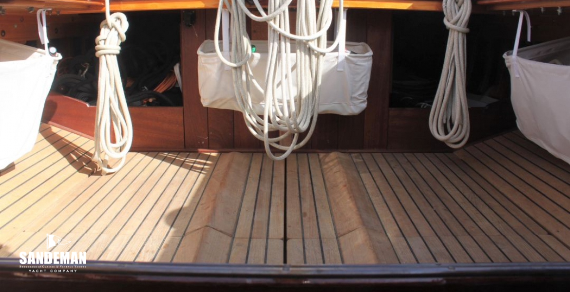 Cockpit v aft from companionway