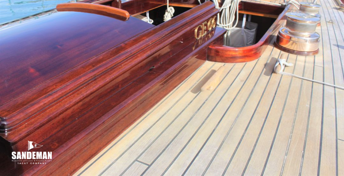 Companionway hatch v aft