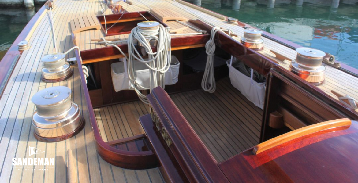 Cockpit v aft