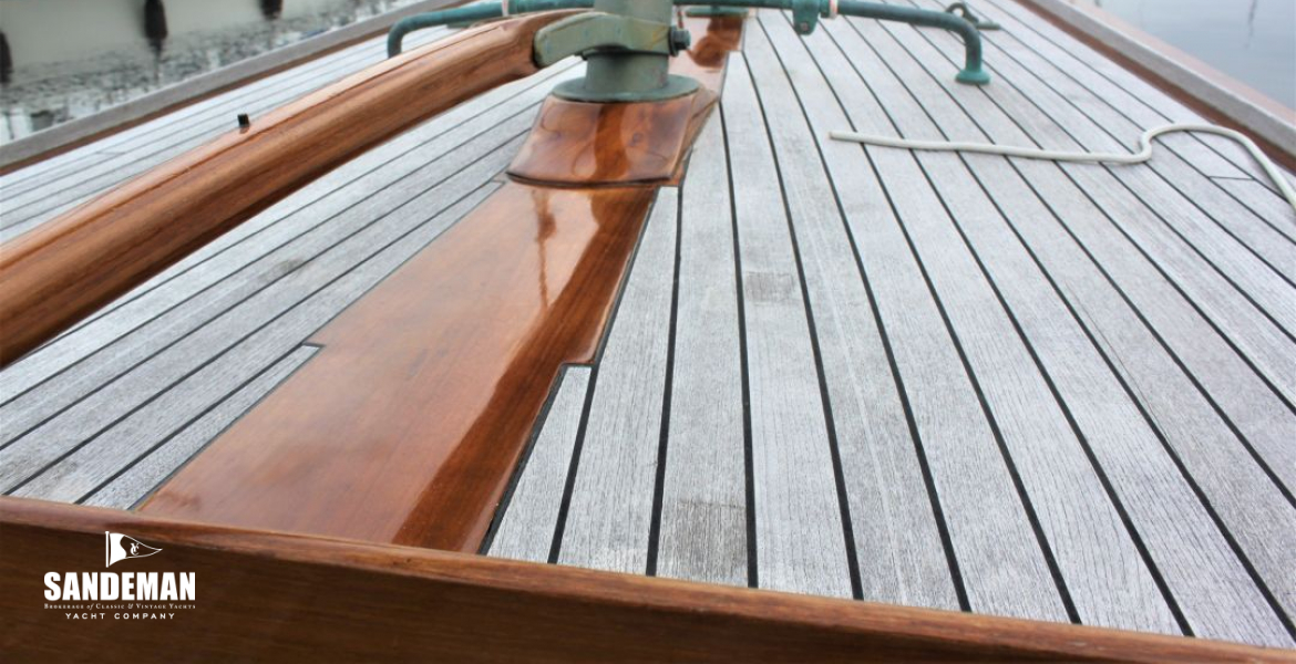 Aft deck v aft