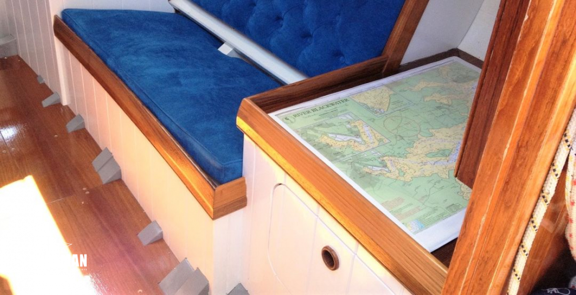 Chart table and accomm to stbd