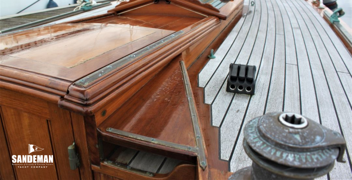 Companionway v fwd stbd
