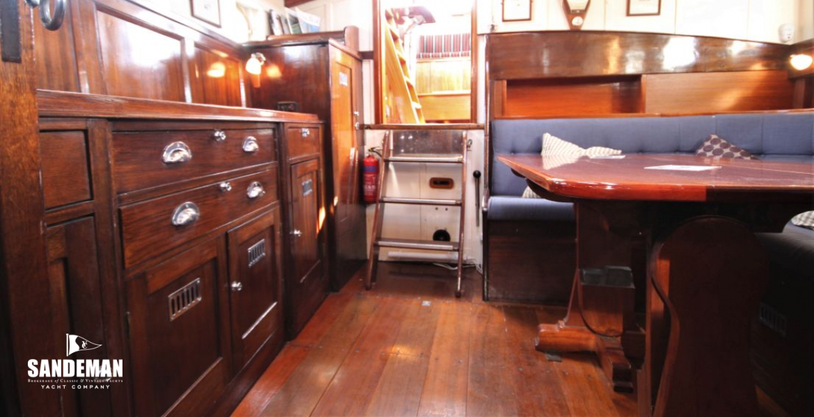 Saloon view aft