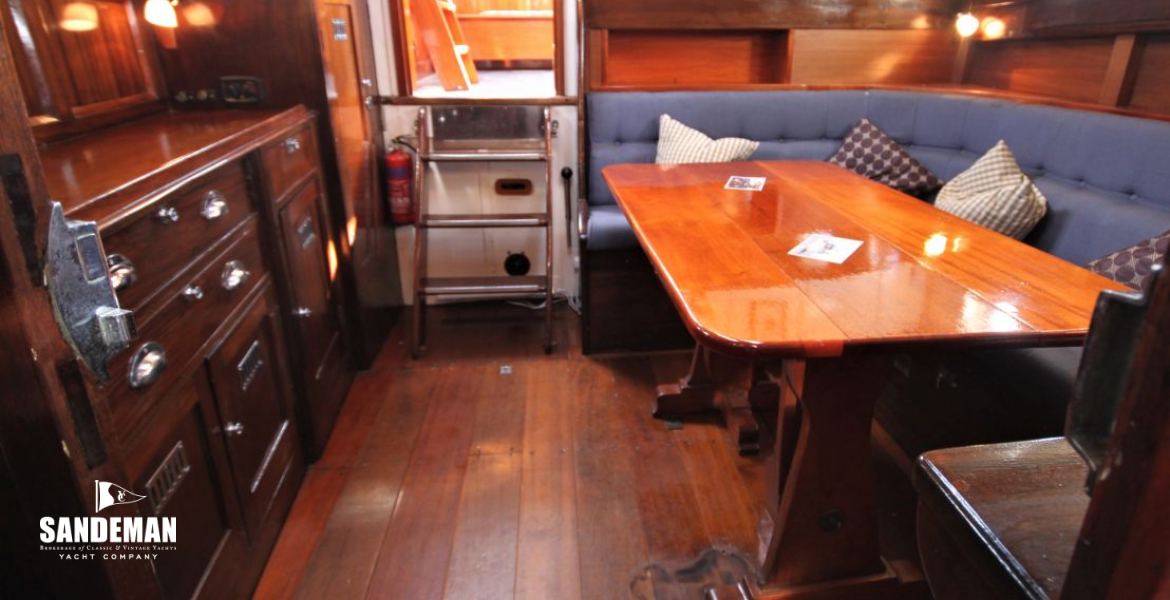 Saloon view aft