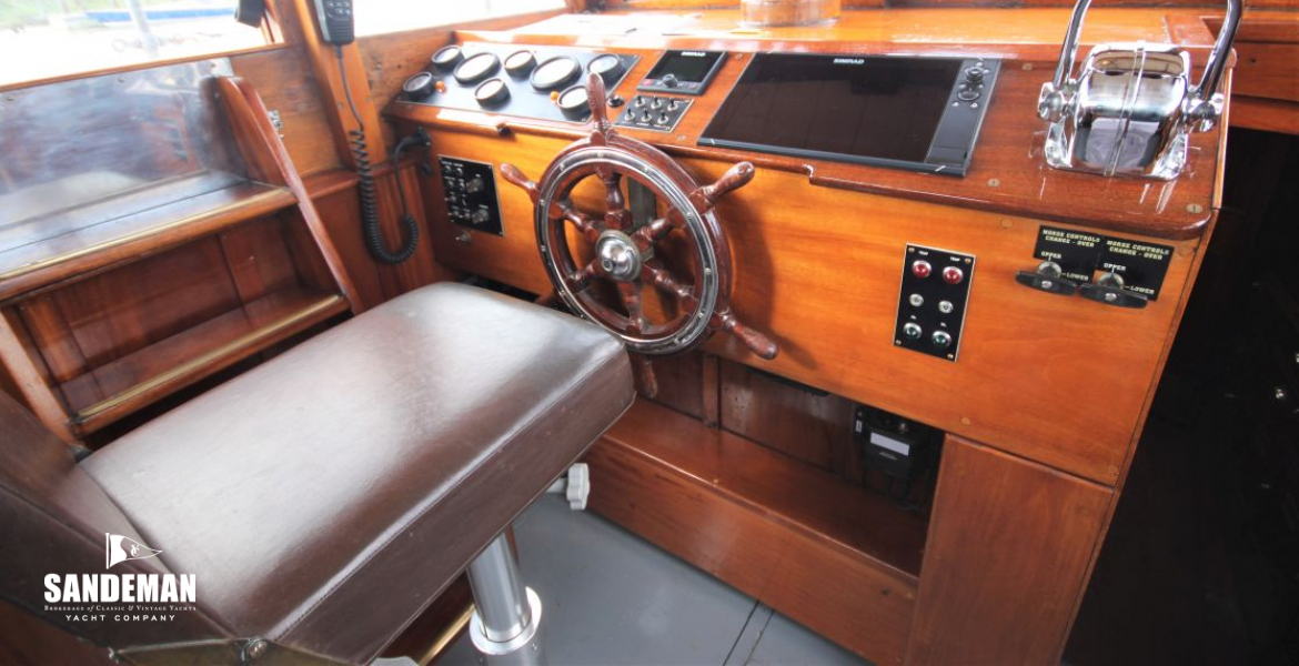 Helm position and port wheelhouse door