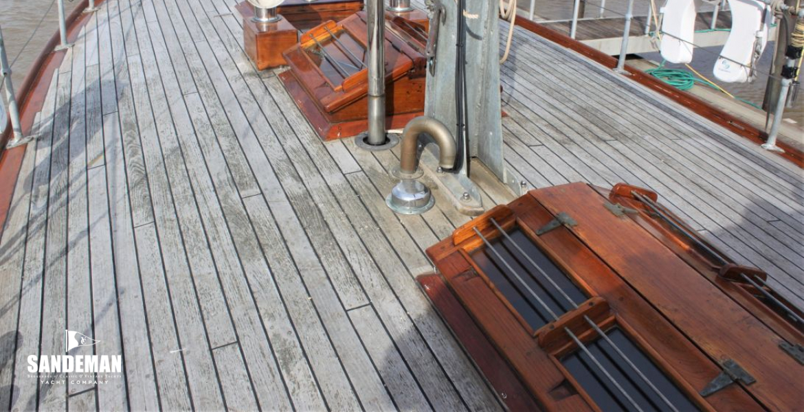 Foredeck view fwd