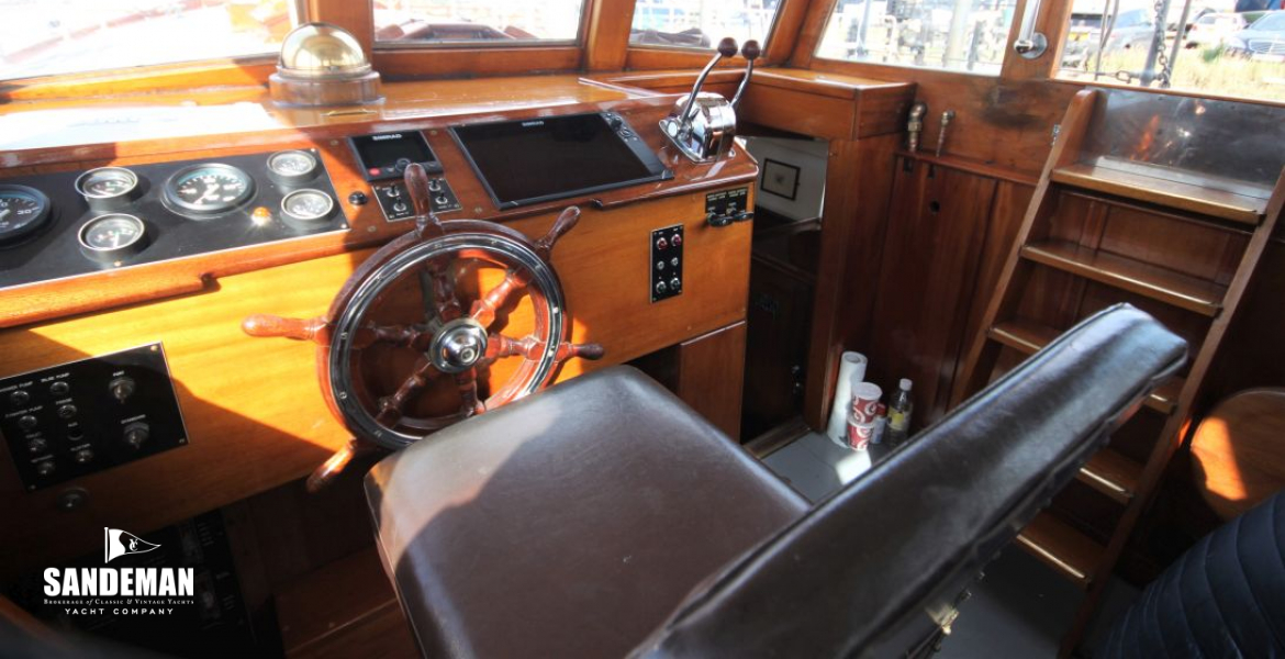 Wheelhouse view fwd to stbd