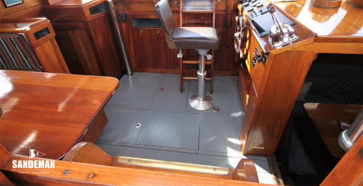 Into wheelhouse view to port