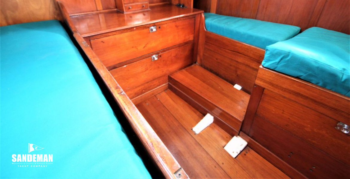 Master cabin view aft to port