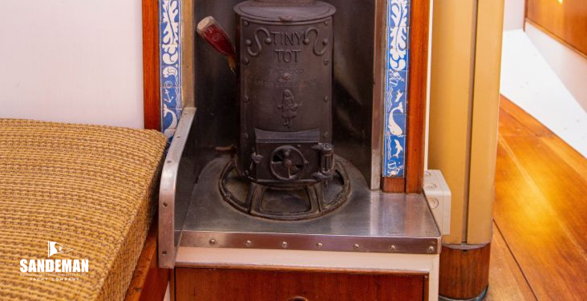 'Tiny Tot' stove and fireplace