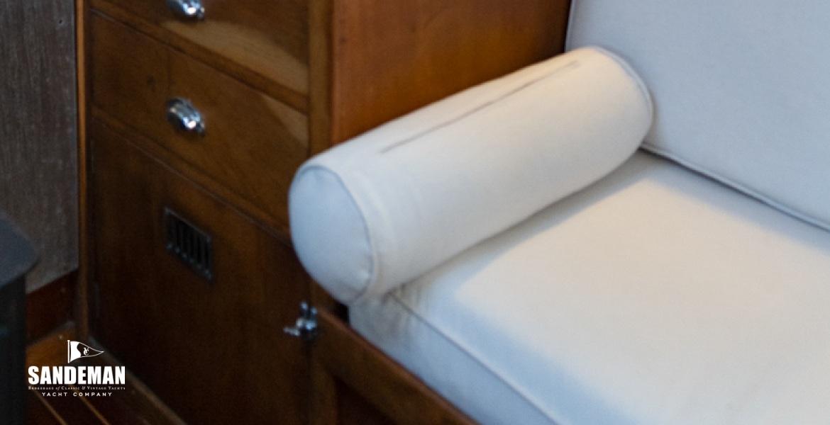 Saloon starboard forward