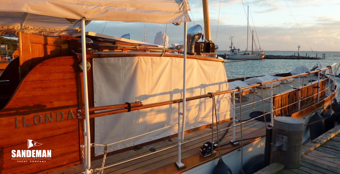 Deckhouse and foredeck