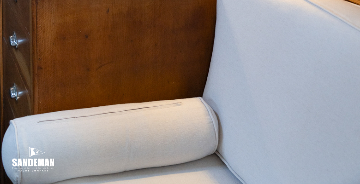 Saloon starboard forward