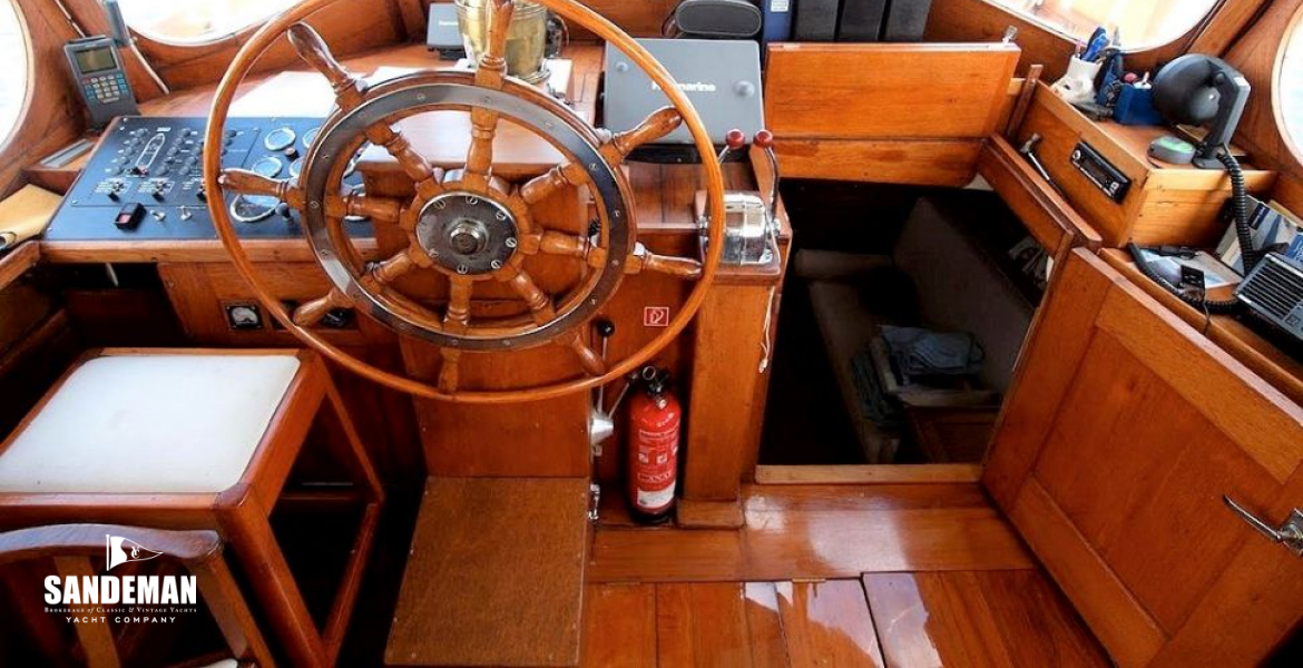 Deckhouse & helm
