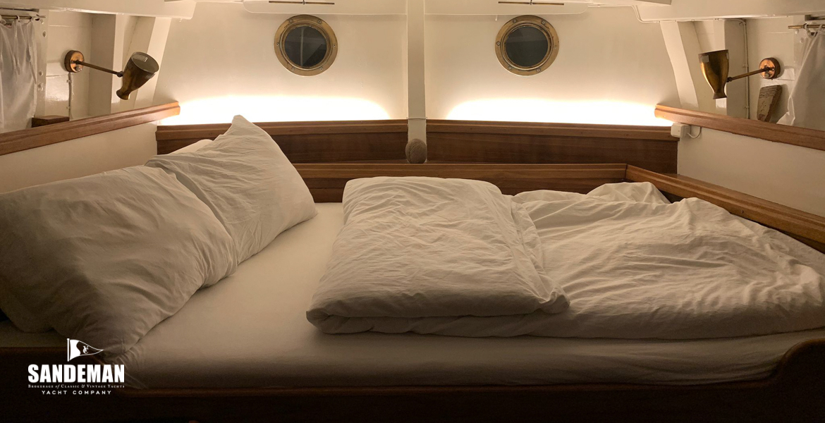  Owner cabin athwartships double berth