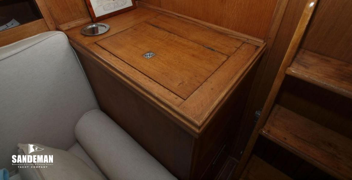 Saloon aft starboard
