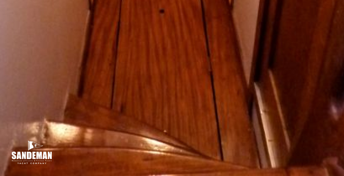 Passage to aft accommodation