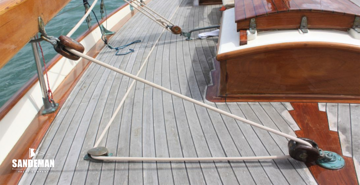 Headsail sheeting