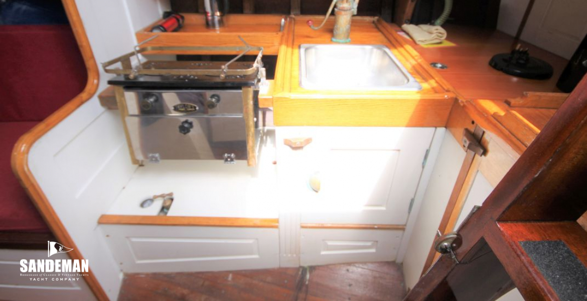 Galley to starboard