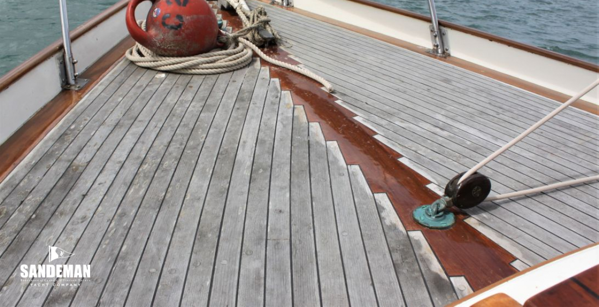 Foredeck view fwd