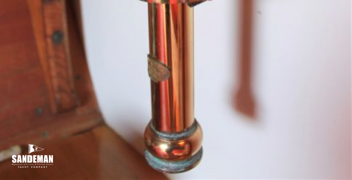 Gimballed oil lamp