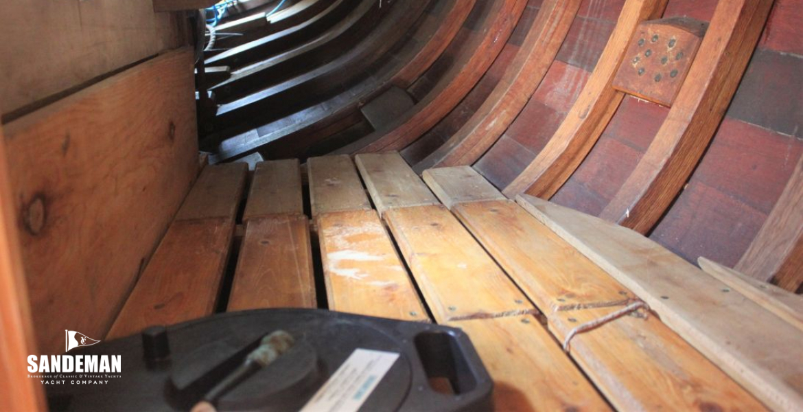 Stowage port aft