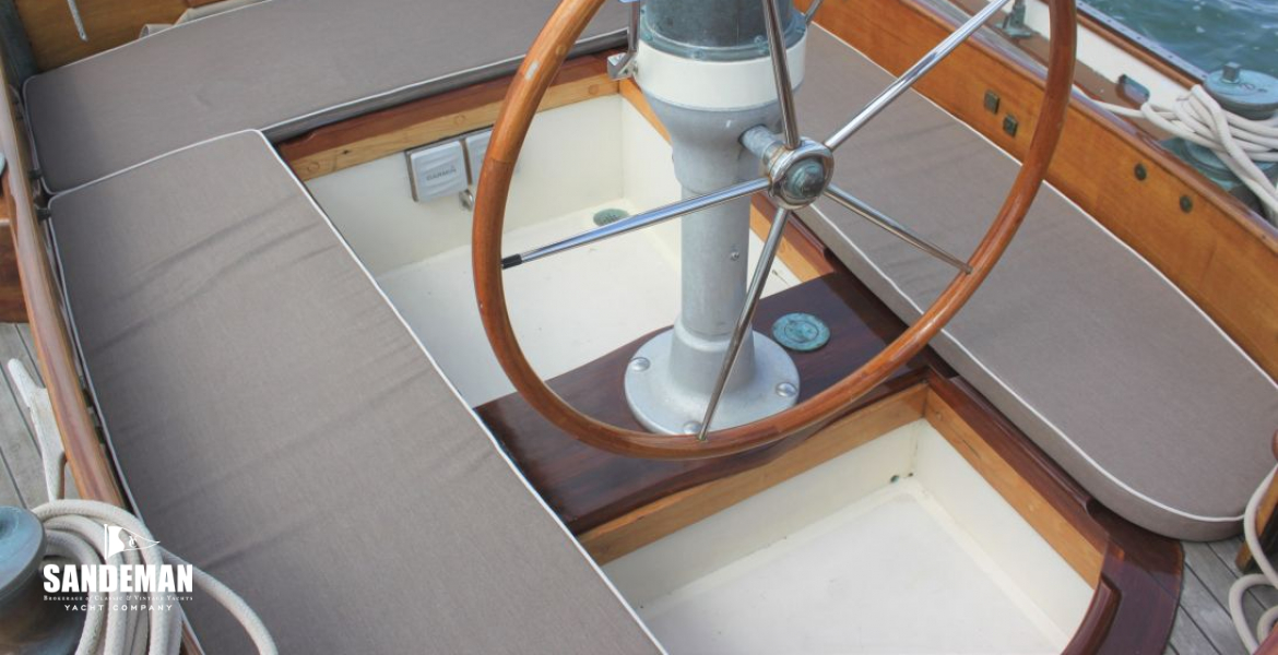 Cockpit to companionway