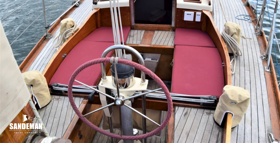 Cockpit to companionway