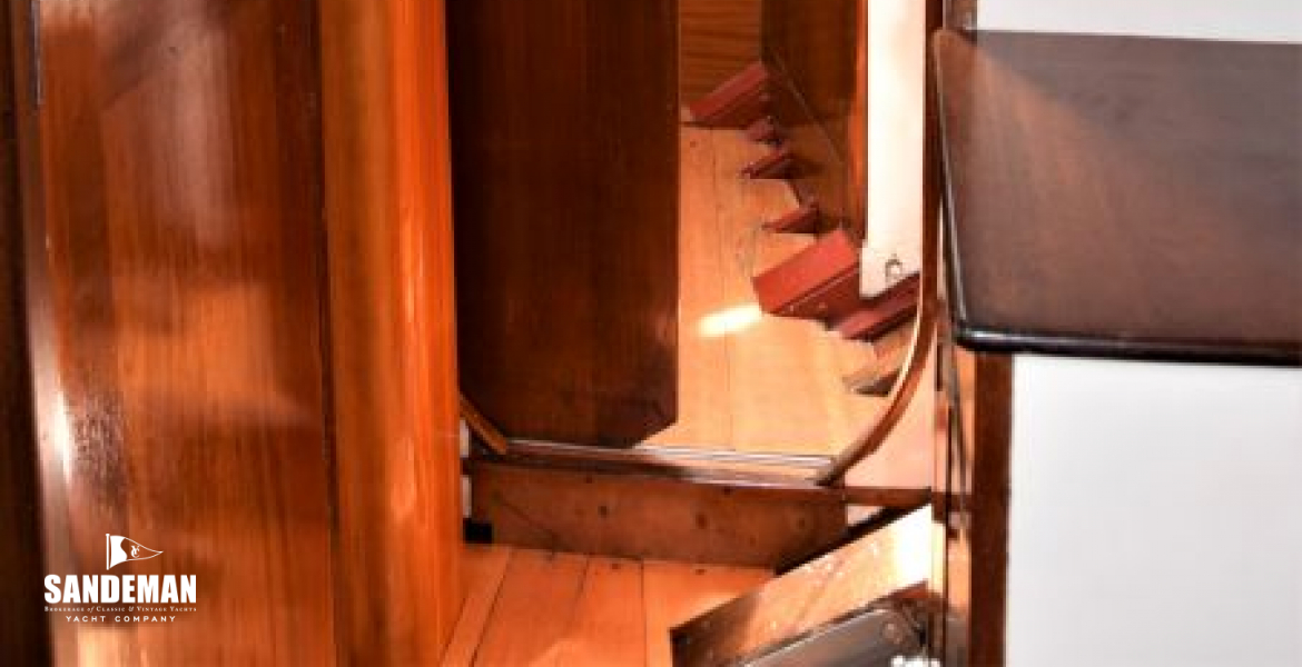 Passage - sliding door to forecabin