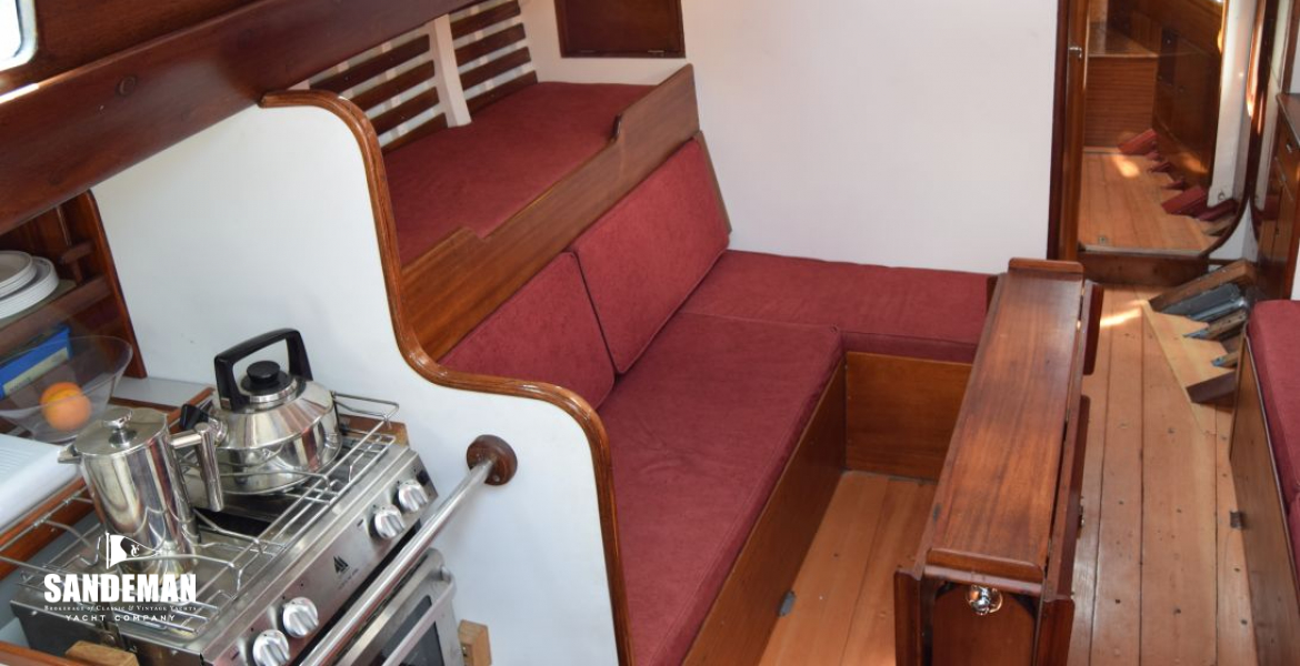 Saloon view fwd to port