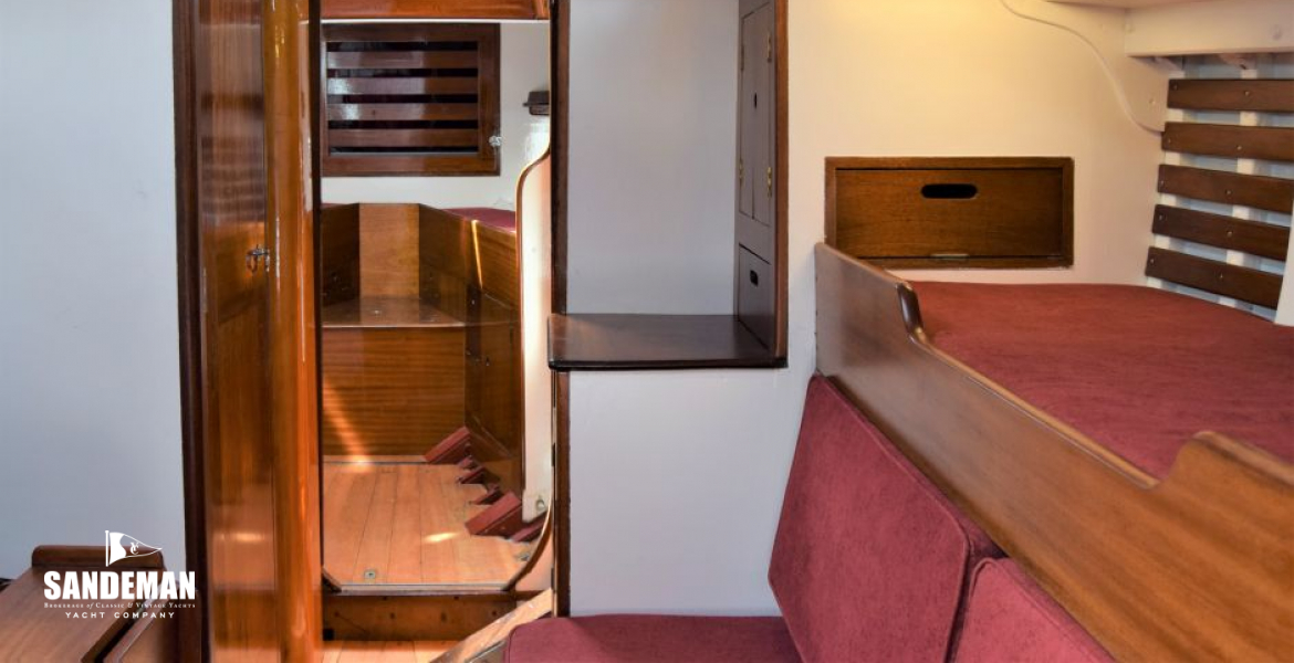 Saloon view fwd - wc to port