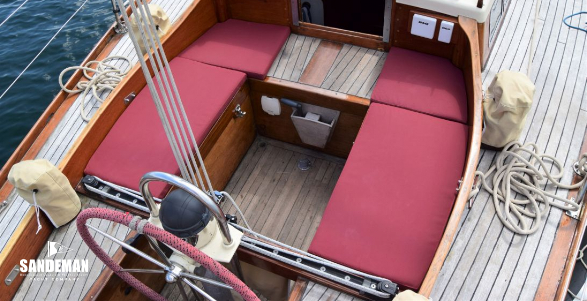 Cockpit to companionway