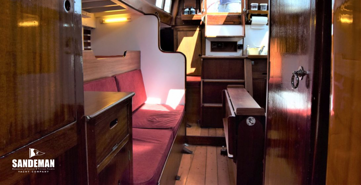Passage view aft to saloon