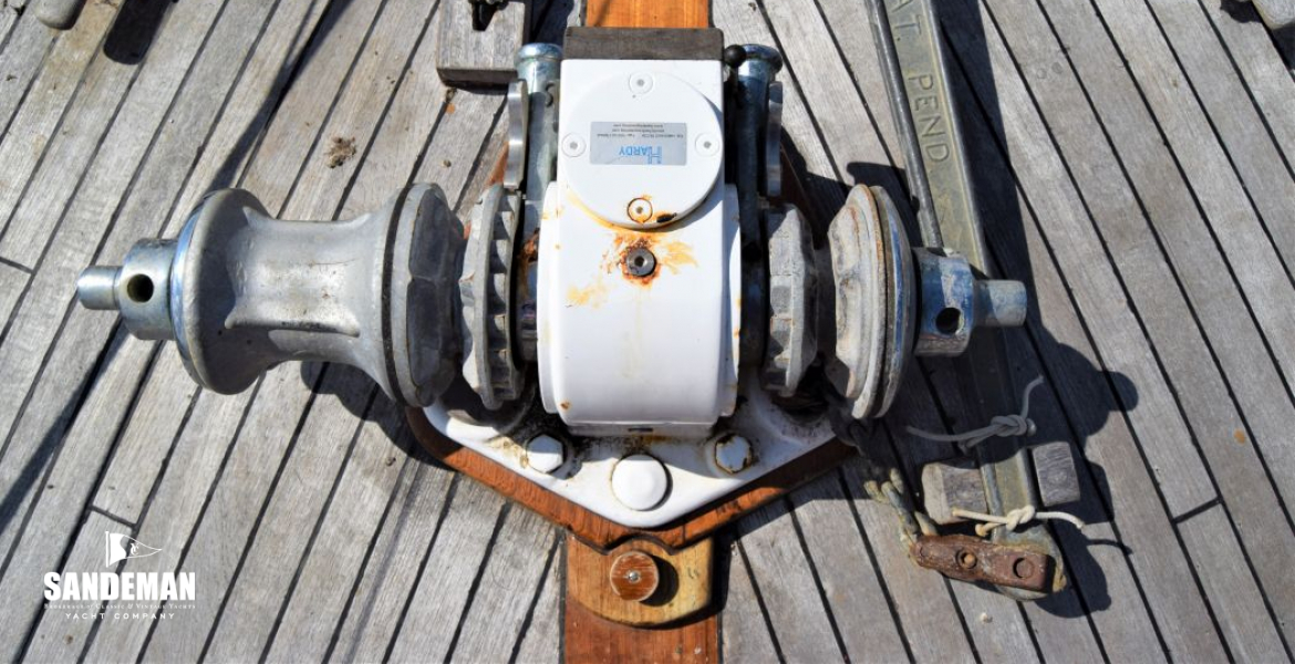 Original Duerr hydraulic windlass