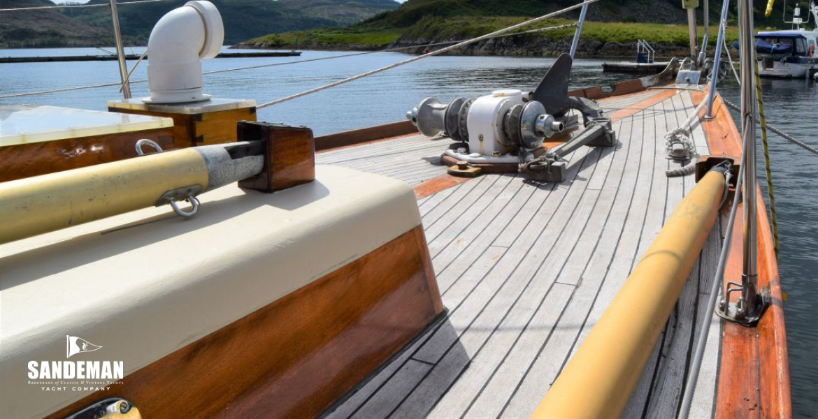 View fwd stbd to foredeck