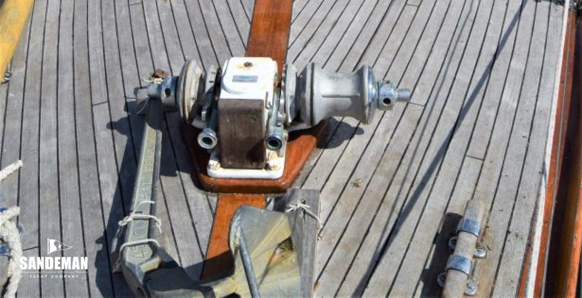 Foredeck view aft