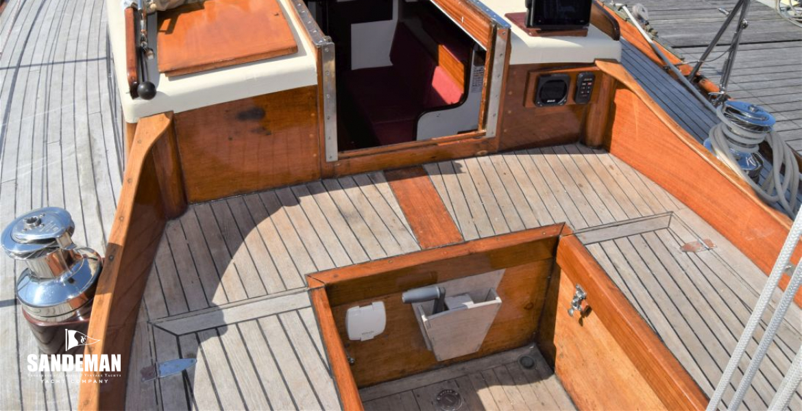 Cockpit and companionway
