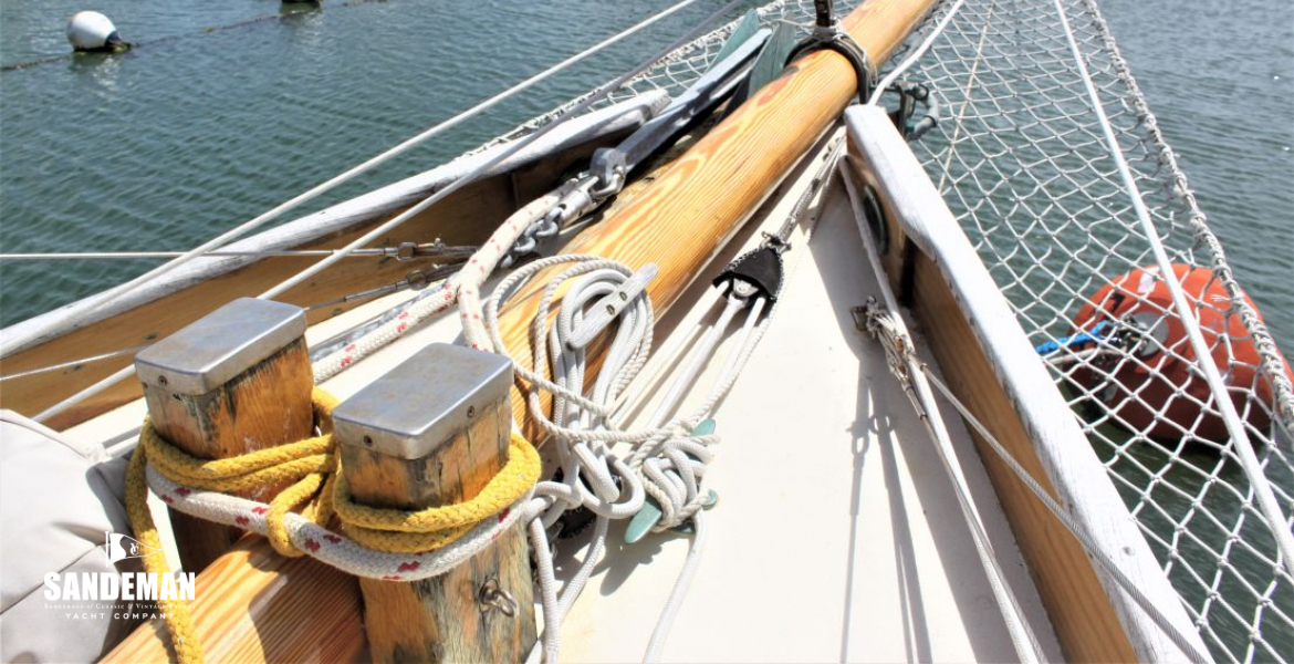 Foredeck view fwd to stbd